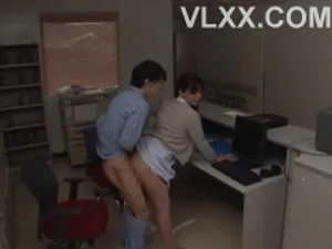 Giả vờ say rượu, cô vợ "yêu" bạn thân của chồng